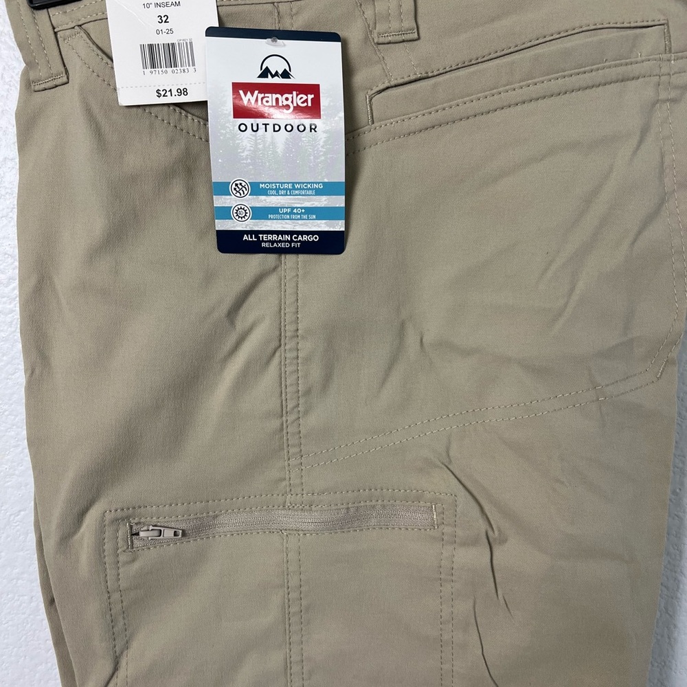 Wrangler Men's Khaki Cargo Shorts - Picture 2 of 6